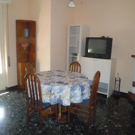 Sonnige Ferienwohnung Mit Zwei Schlafzimmern, Zwei Balkonen Und Meerblick Apartament San Bartolomeo Al Mare