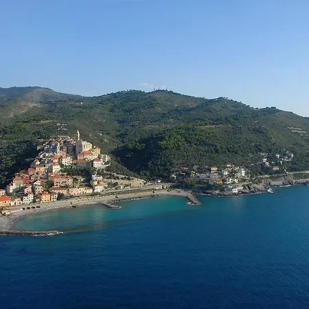 Sonnige Ferienwohnung Mit Zwei Schlafzimmern, Zwei Balkonen Und Meerblick San Bartolomeo Al Mare